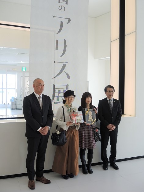 不思議の国のアリス展 来場1万人を達成 静岡市美術館