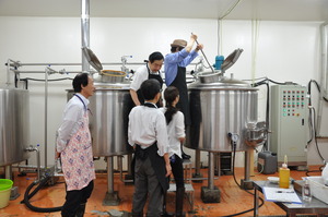 aoi brewing molt stirring (all).JPG