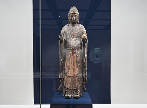 平等院鳳凰堂と浄土院」 作品紹介②《伝帝釈天立像》 | 静岡市美術館